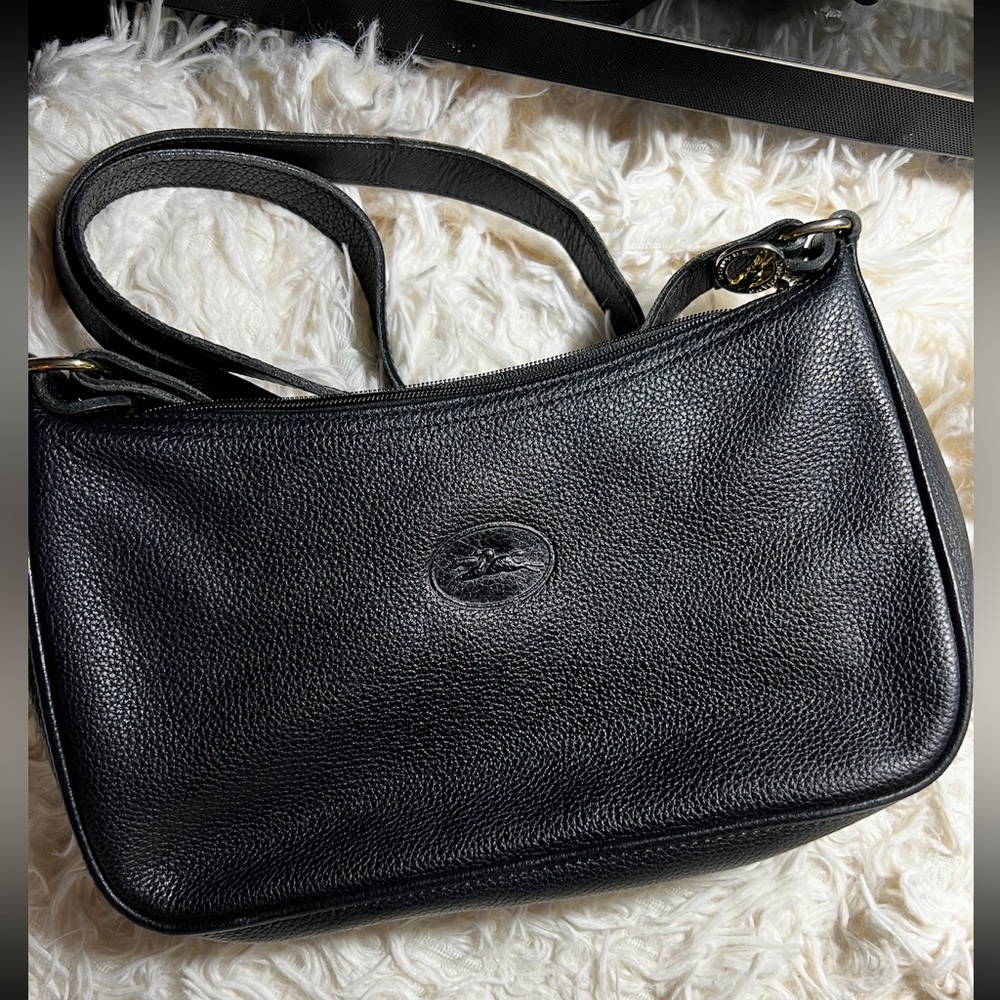 Longchamp Black Crossbody Bag with Adjustable Strap and Classic Design